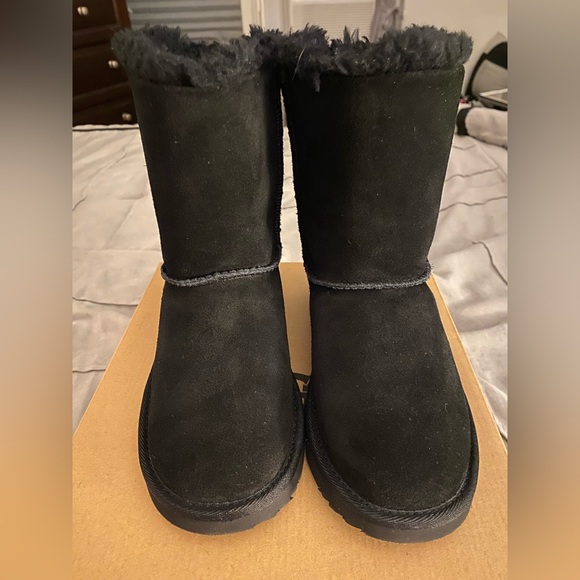 Kids UGG boots - Picture 1 of 7